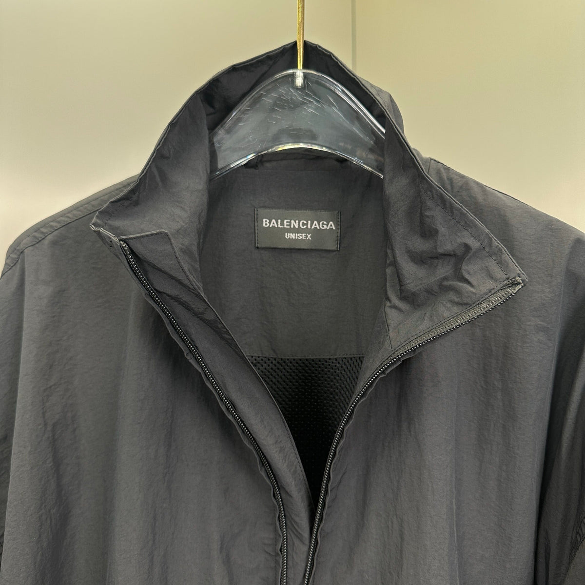 Balenciaga Exclusive Clothing - prezentare produs