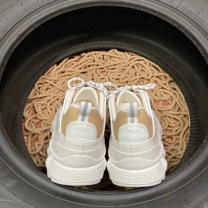 Burberry Exclusive Pantofi sport - prezentare produs