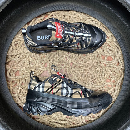 Burberry Exclusive - prezentare produs