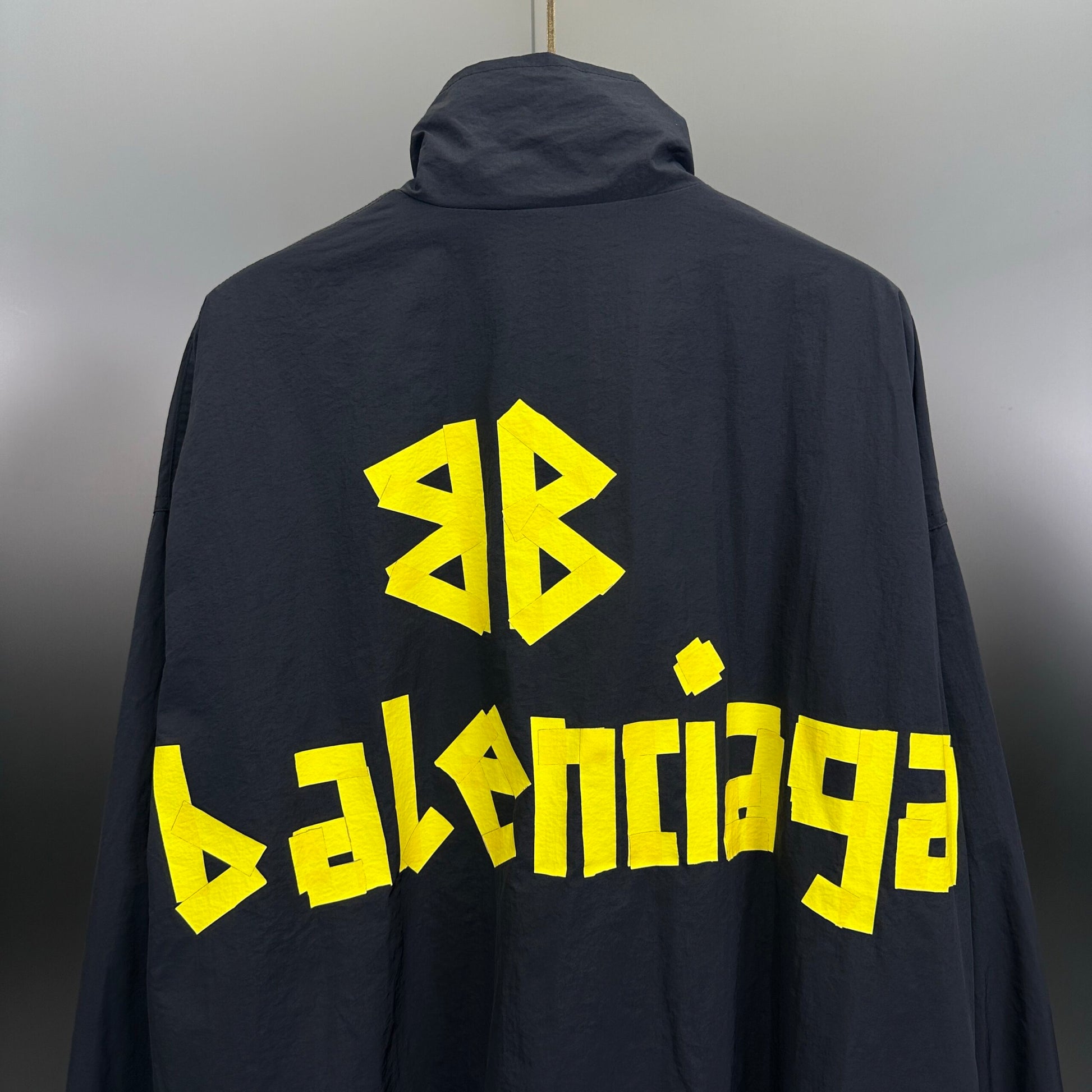 Balenciaga Exclusive Clothing - prezentare produs