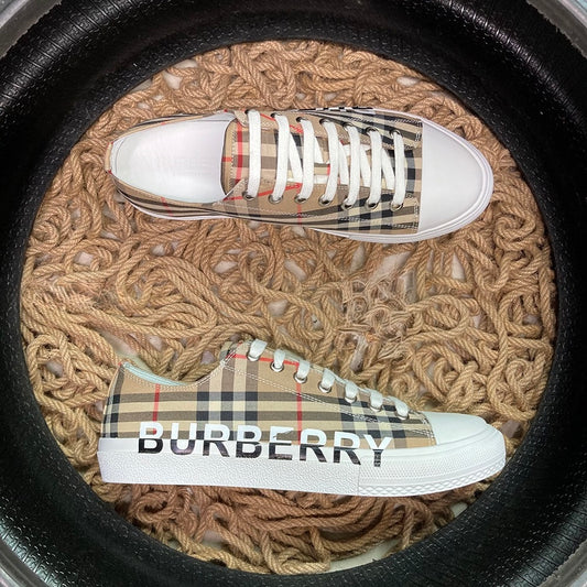 Burberry Exclusive - prezentare produs