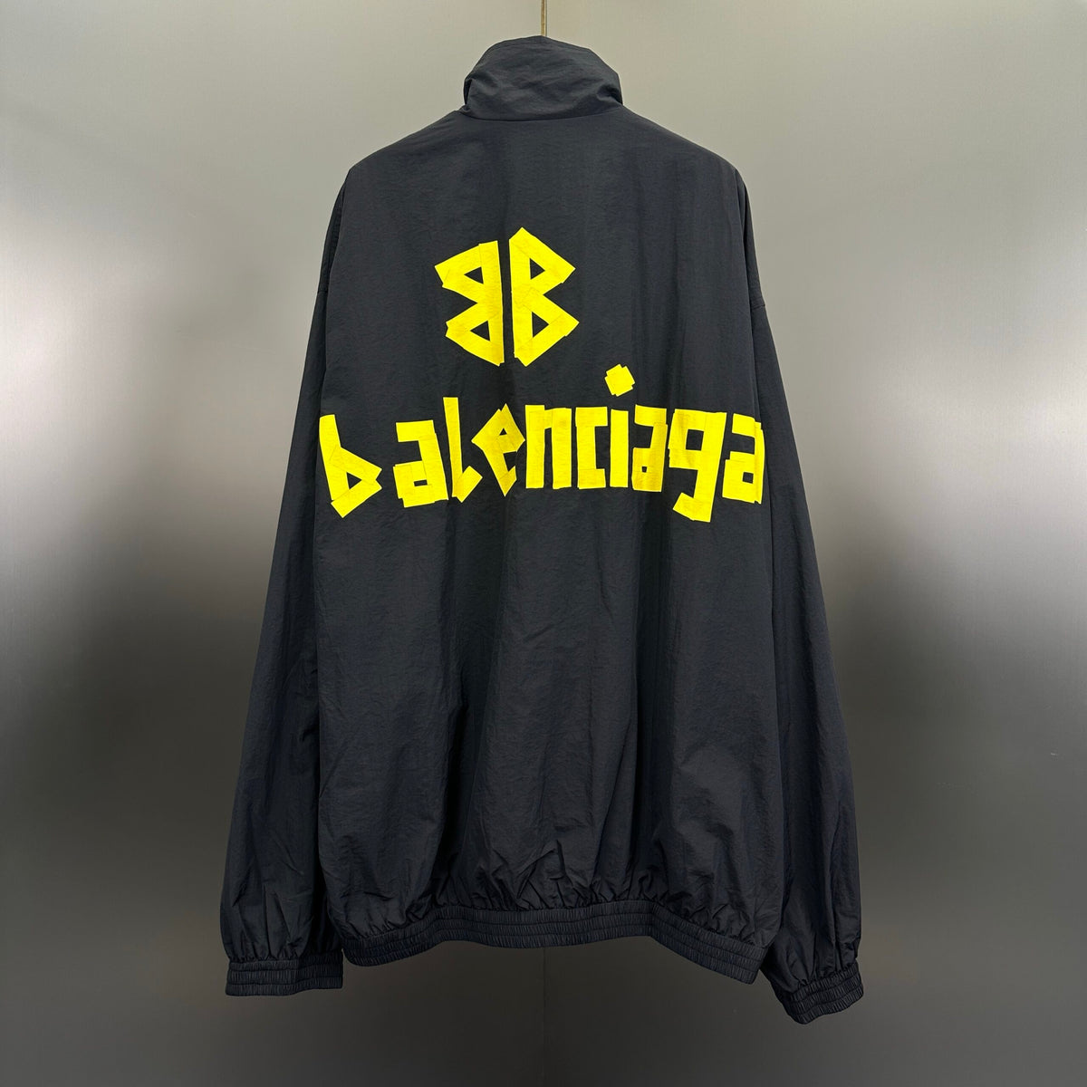 Balenciaga Exclusive Clothing - prezentare produs