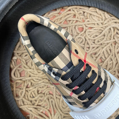 Burberry Exclusive Pantofi sport - prezentare produs