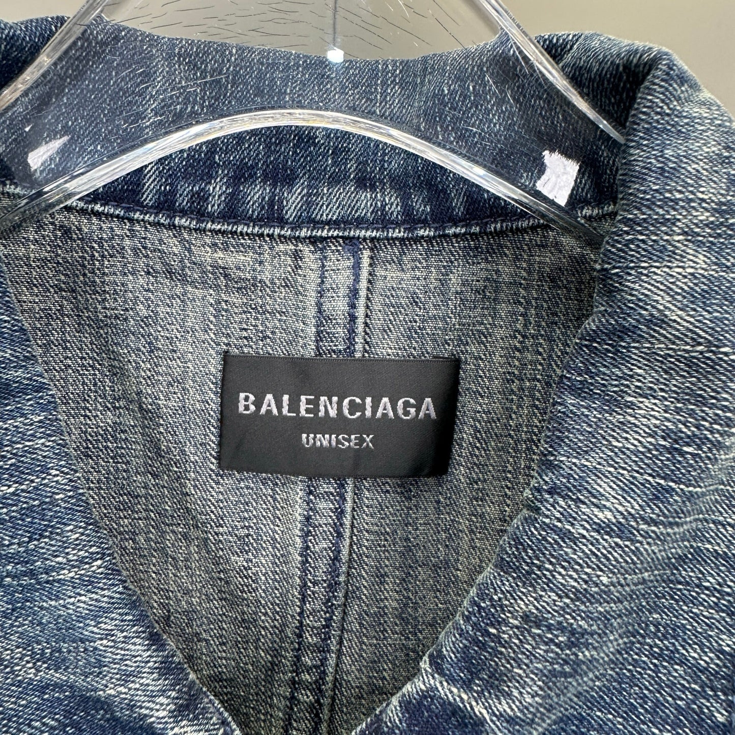 Balenciaga Exclusive Clothing - prezentare produs