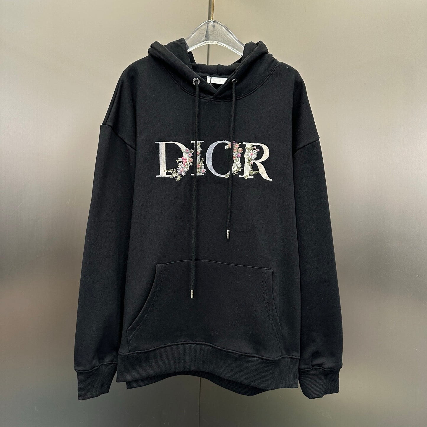 Dior Exclusive Hanorac - prezentare produs