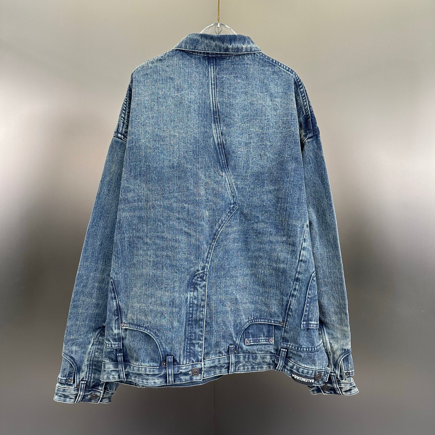 Balenciaga Exclusive Clothing - prezentare produs