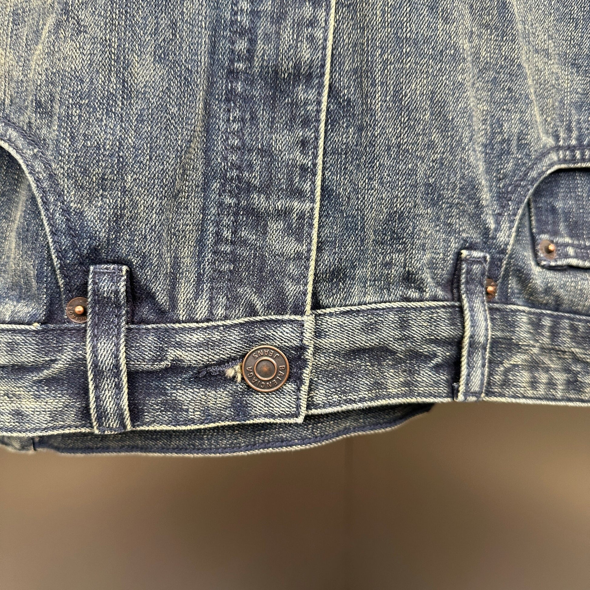 Balenciaga Exclusive Clothing - prezentare produs