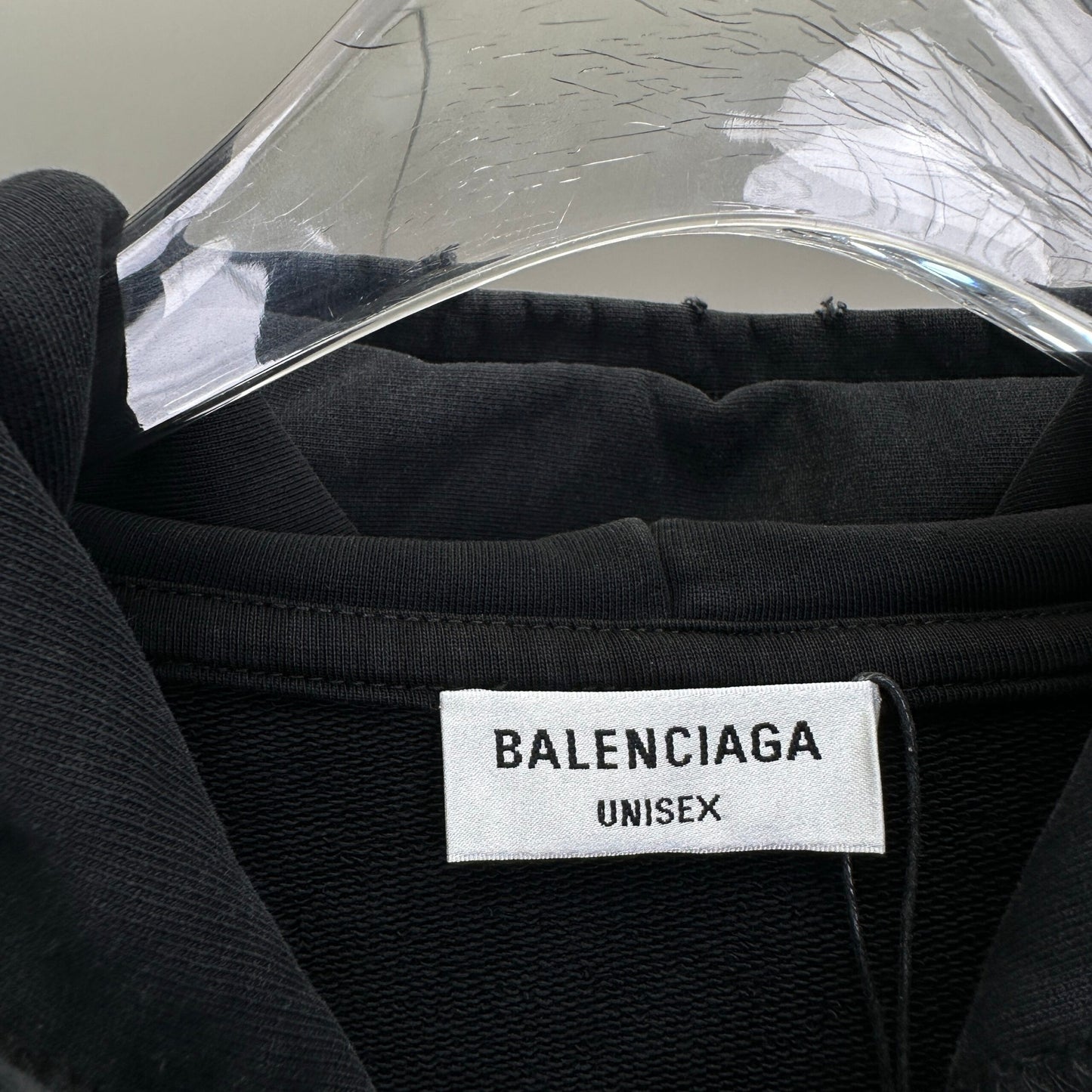 Balenciaga Exclusive Clothing - prezentare produs