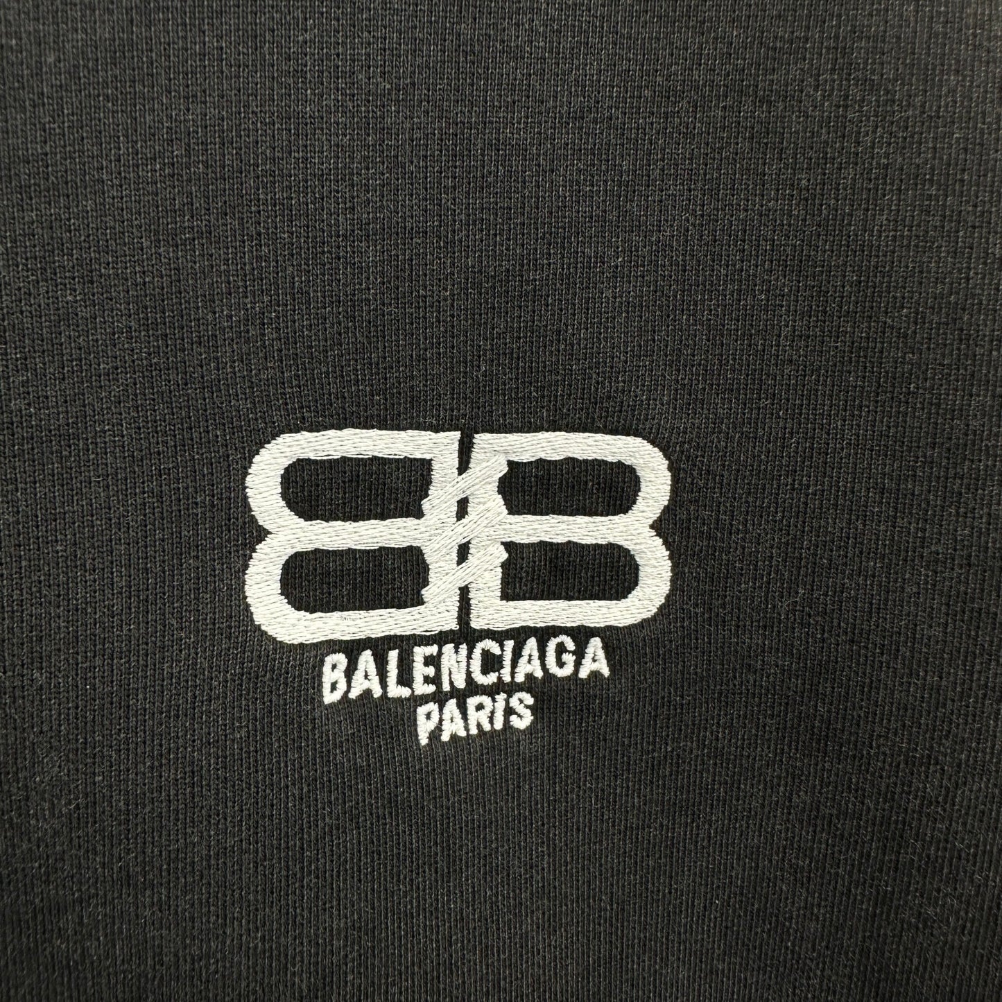 Balenciaga Exclusive Clothing - prezentare produs