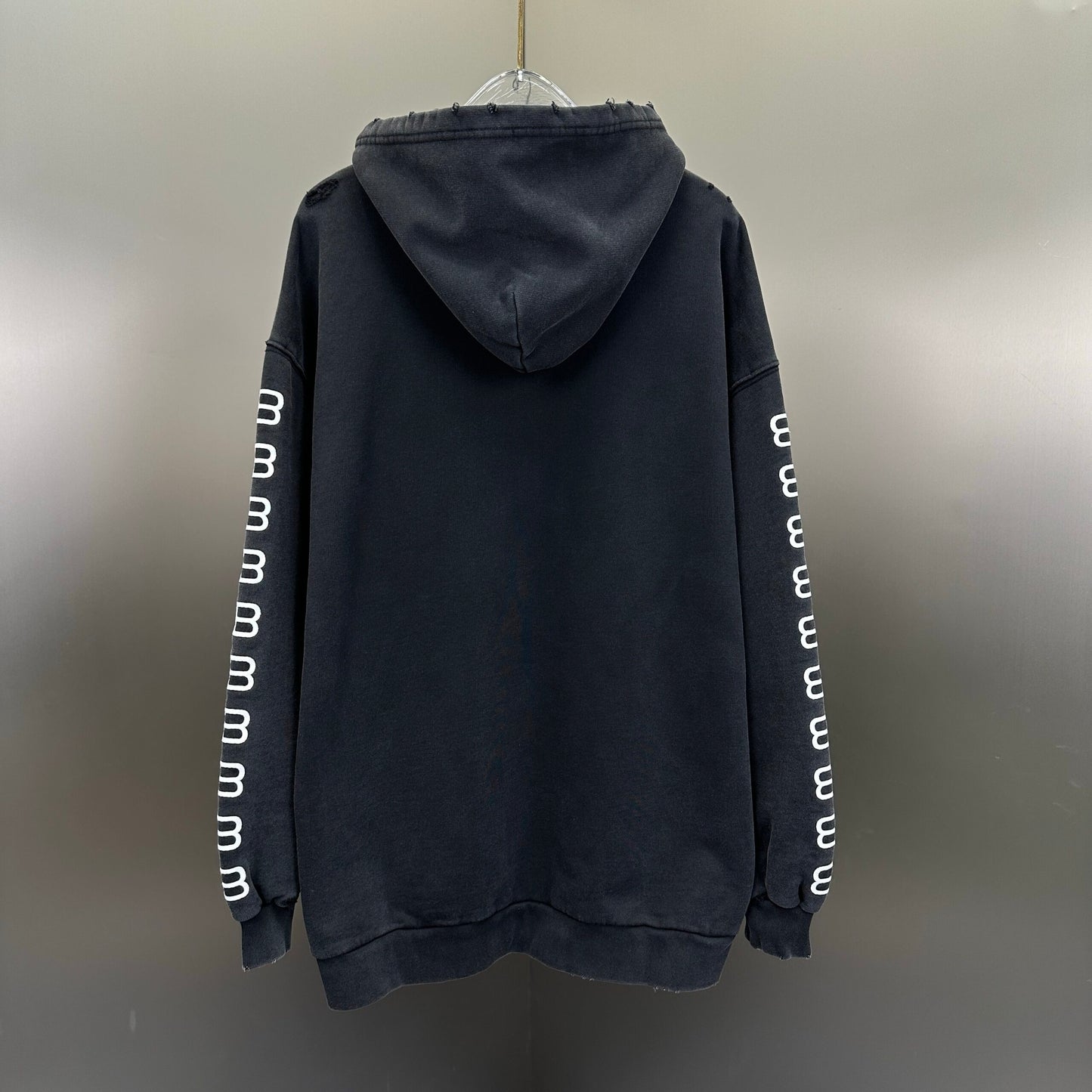 Balenciaga Exclusive Clothing - prezentare produs
