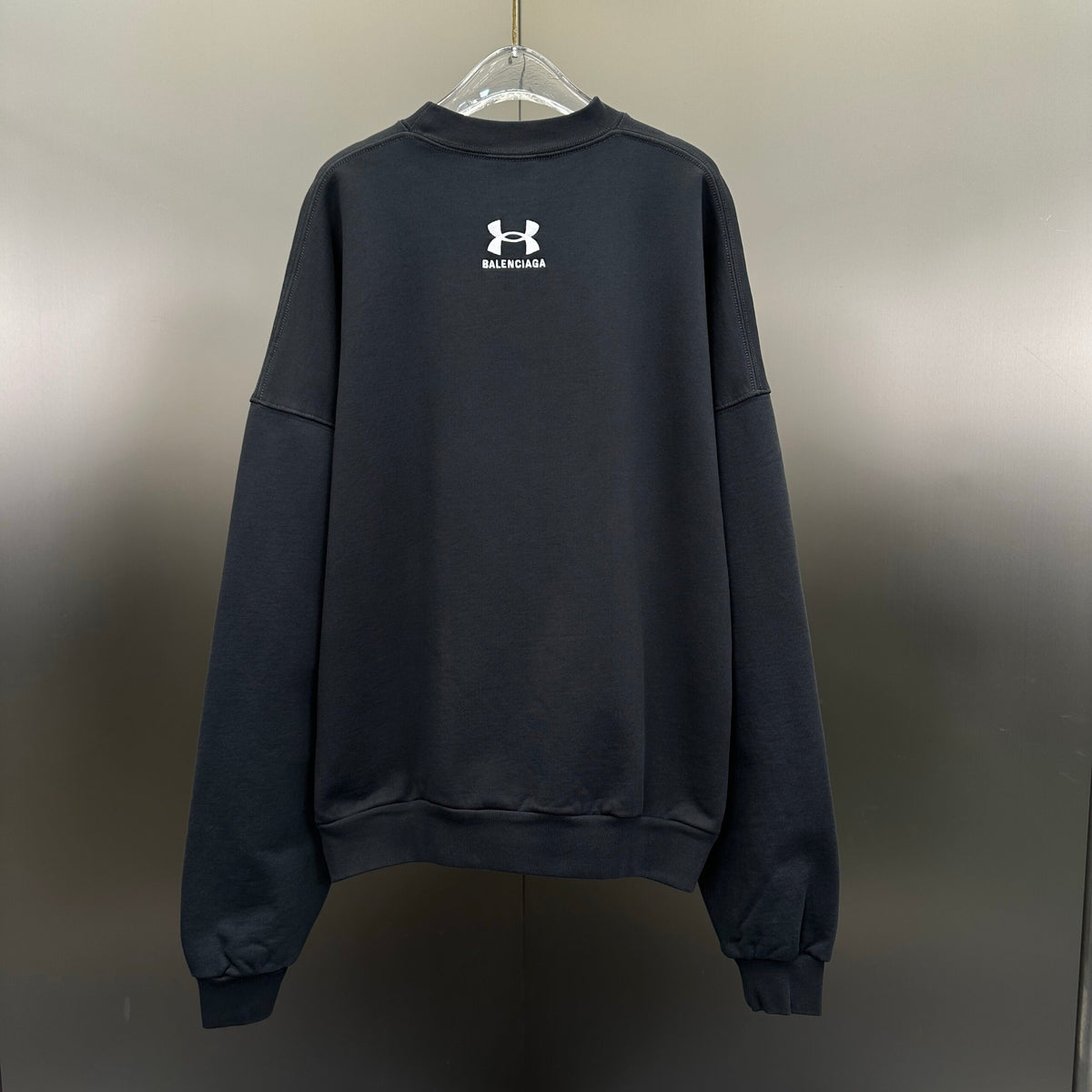 Balenciaga Exclusive Clothing - prezentare produs
