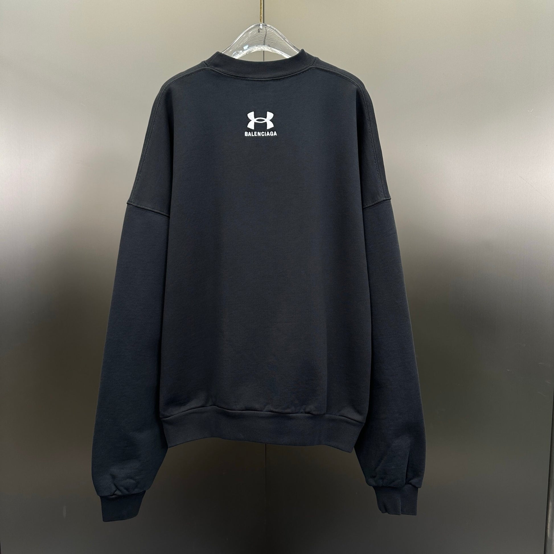 Balenciaga Exclusive Clothing - prezentare produs