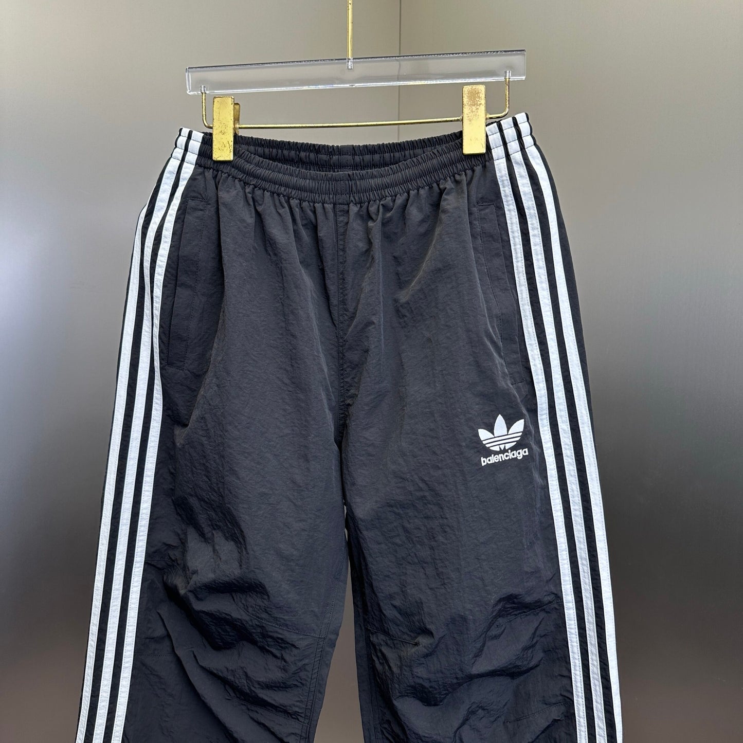 Balenciaga Exclusive Clothing - prezentare produs