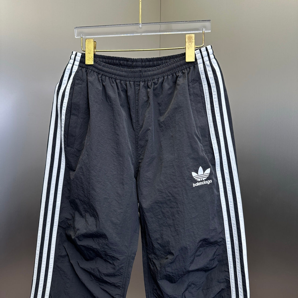 Balenciaga Exclusive Clothing - prezentare produs