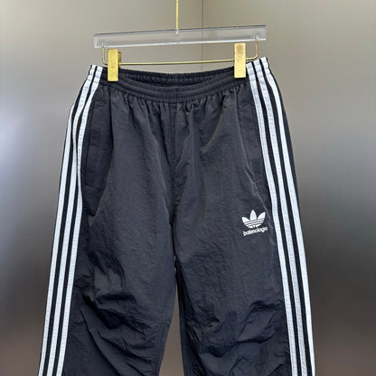 Balenciaga Exclusive Clothing - prezentare produs
