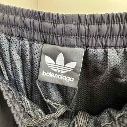 Balenciaga Exclusive Clothing - prezentare produs