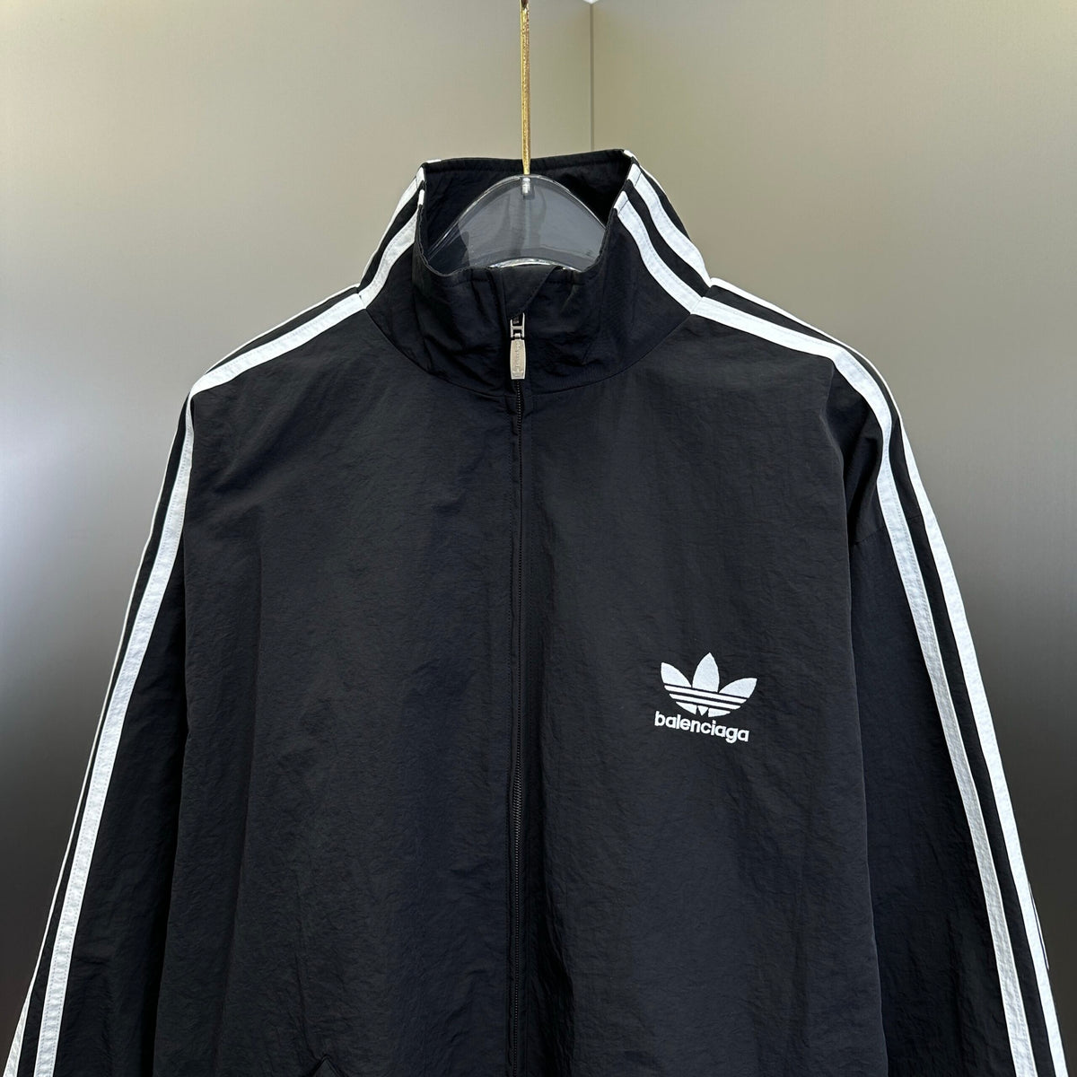 Balenciaga Exclusive Clothing - prezentare produs