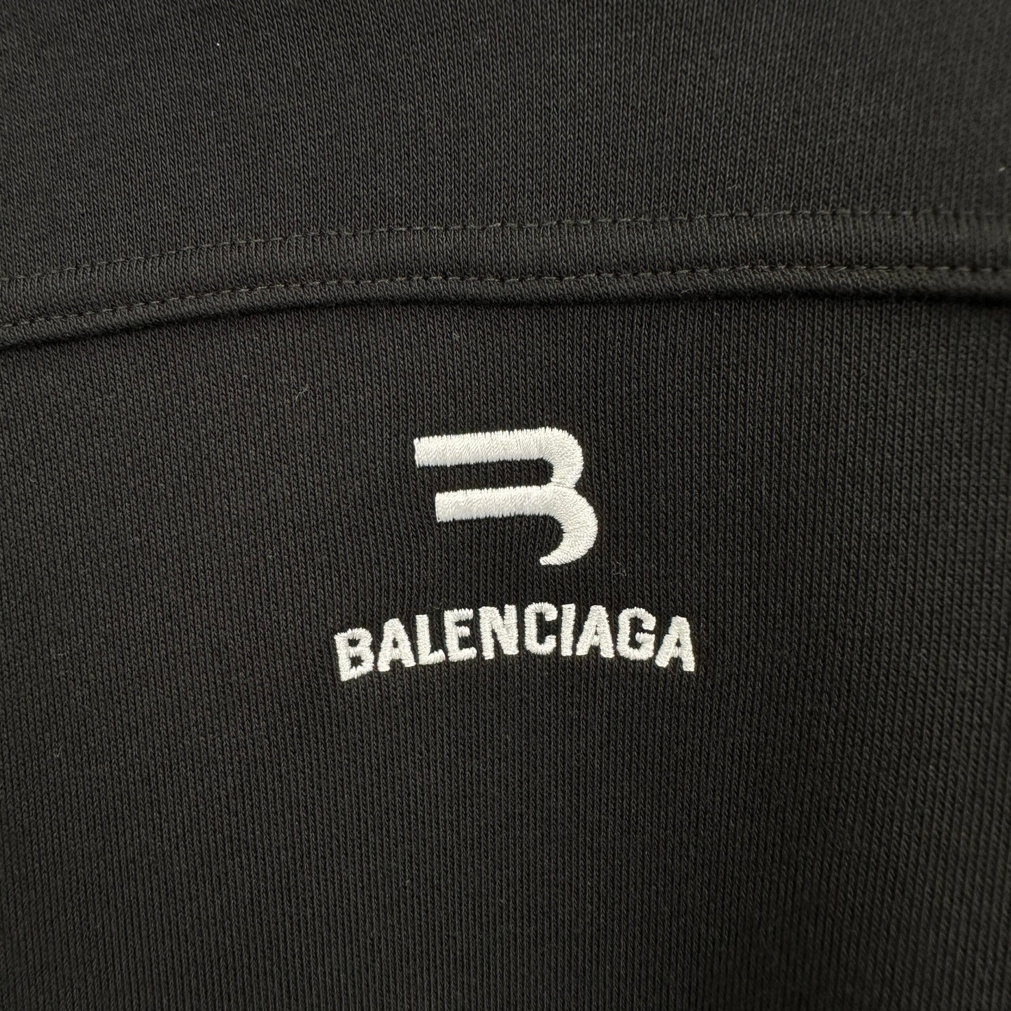 Balenciaga Exclusive Clothing - prezentare produs