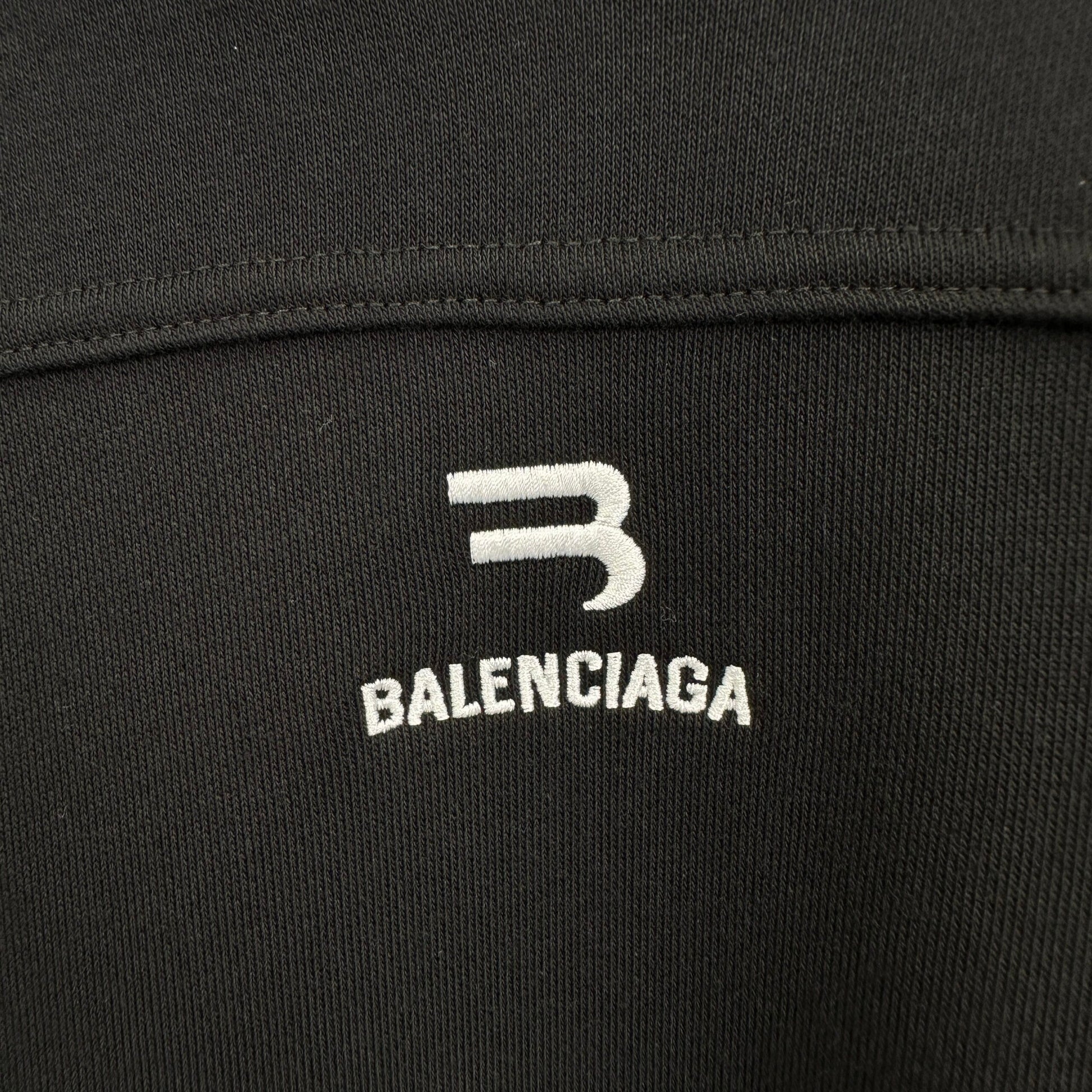 Balenciaga Exclusive Clothing - prezentare produs