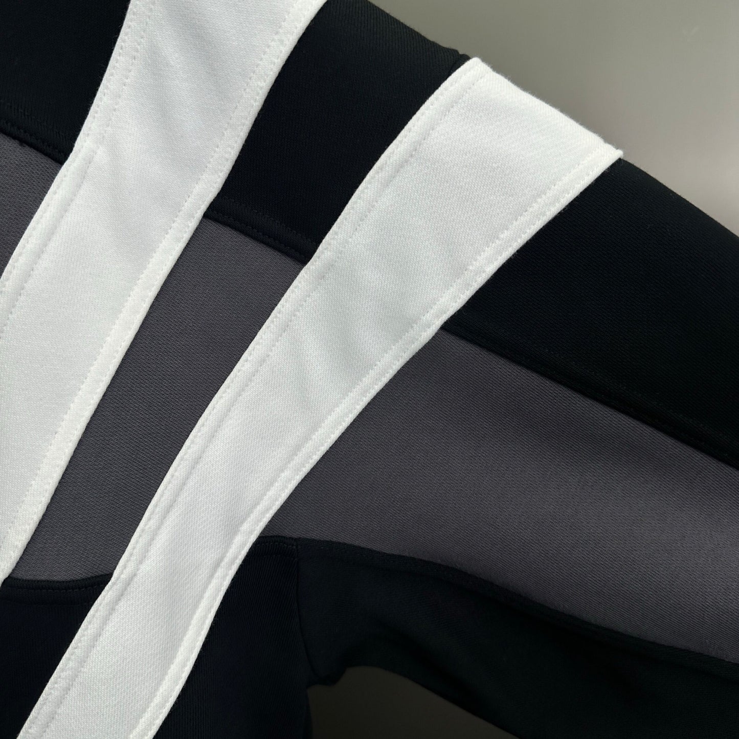 Balenciaga Exclusive Clothing - prezentare produs