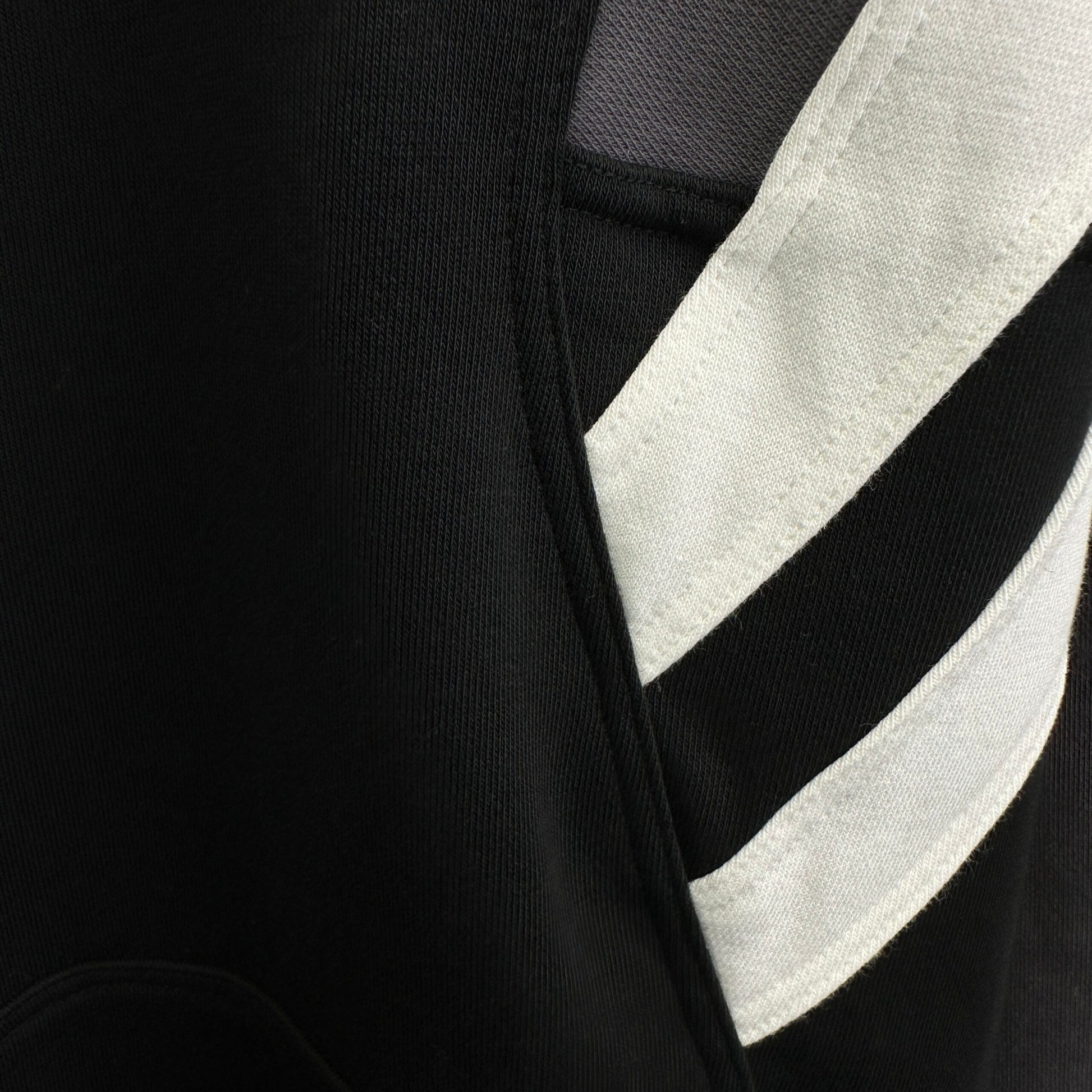 Balenciaga Exclusive Clothing - prezentare produs