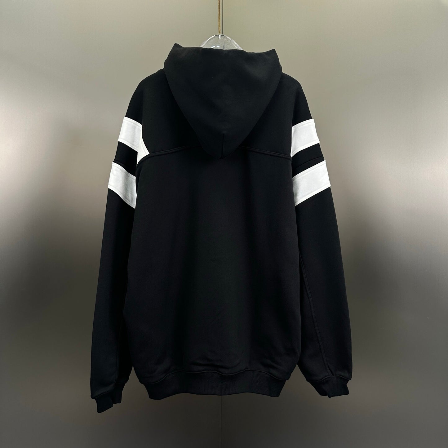 Balenciaga Exclusive Clothing - prezentare produs