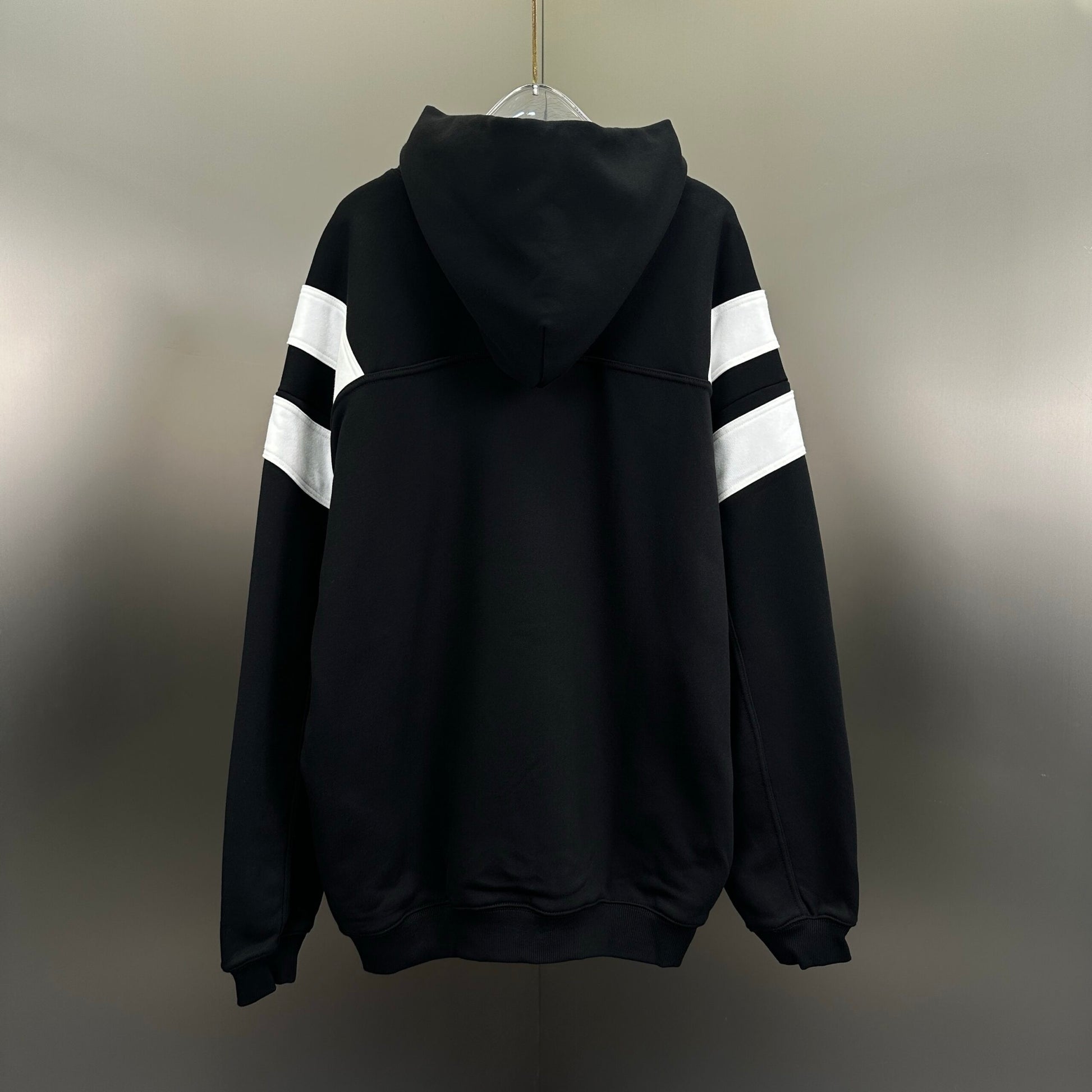 Balenciaga Exclusive Clothing - prezentare produs