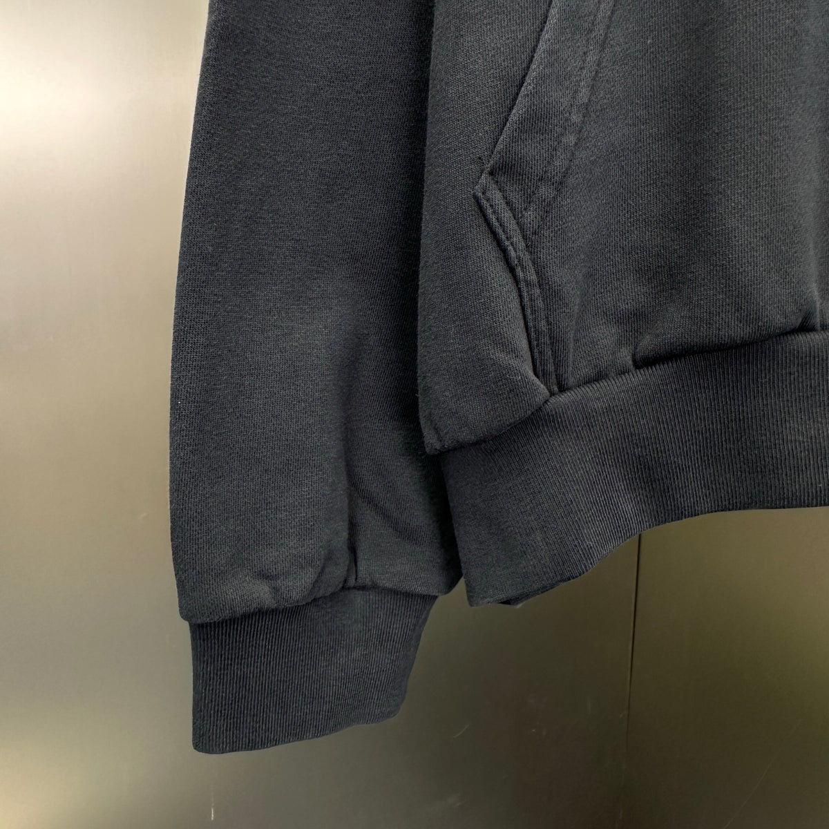 Balenciaga Exclusive Clothing - prezentare produs