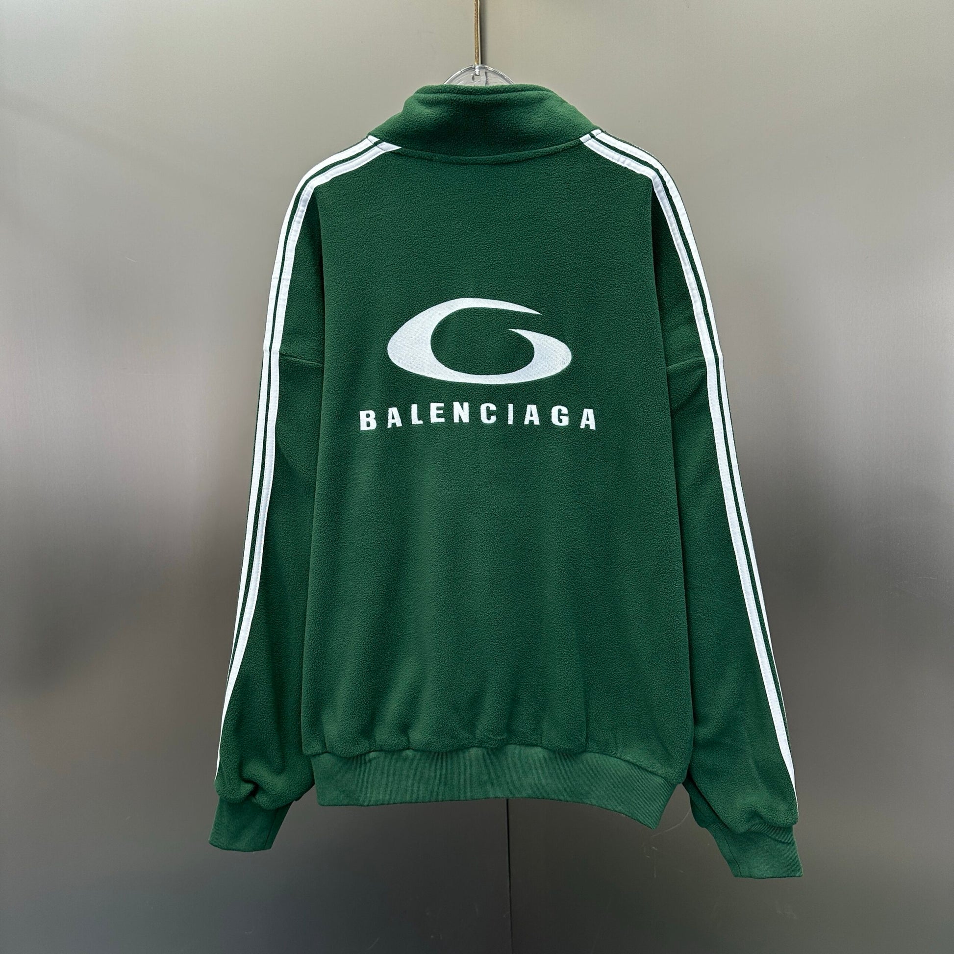 Balenciaga Exclusive Clothing - prezentare produs