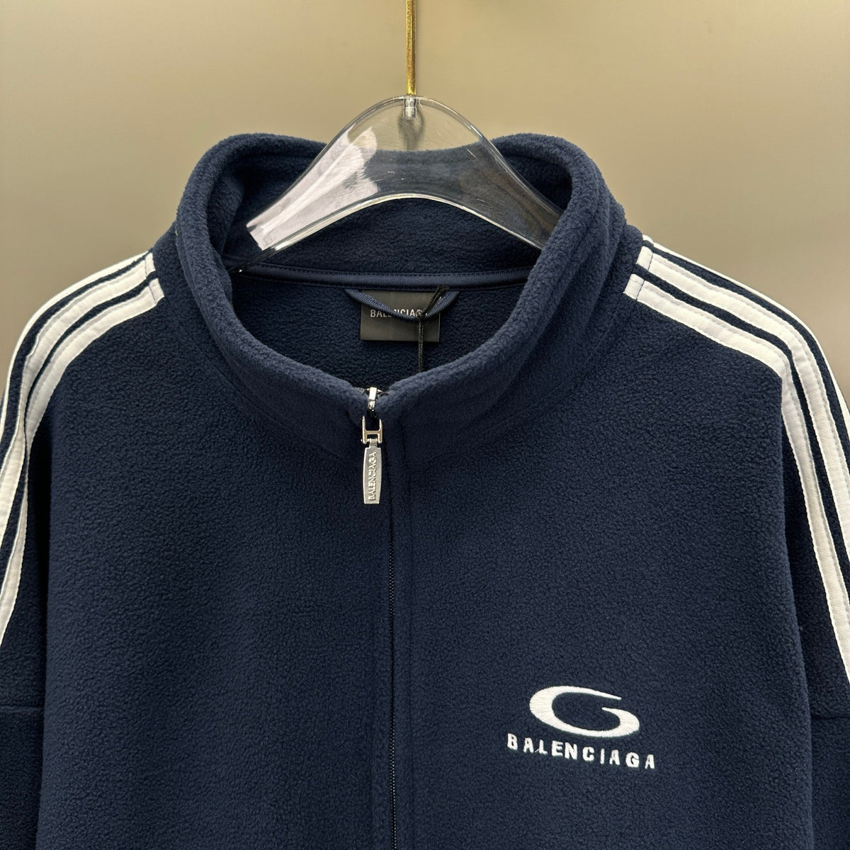 Balenciaga Exclusive Clothing - prezentare produs
