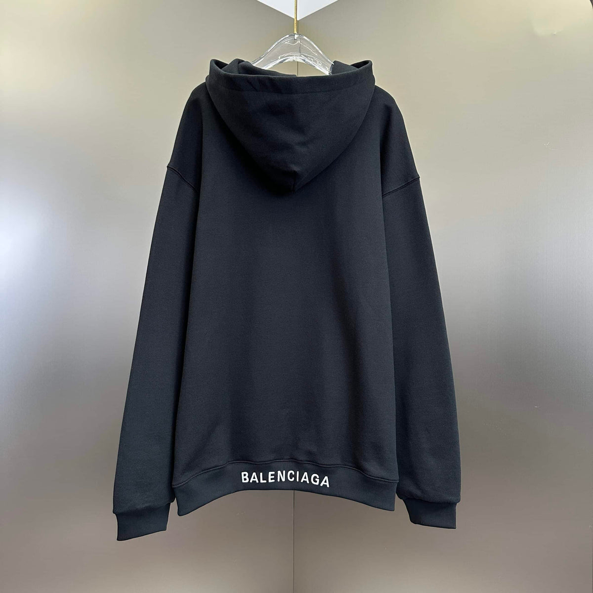 Balenciaga Exclusive Clothing - prezentare produs