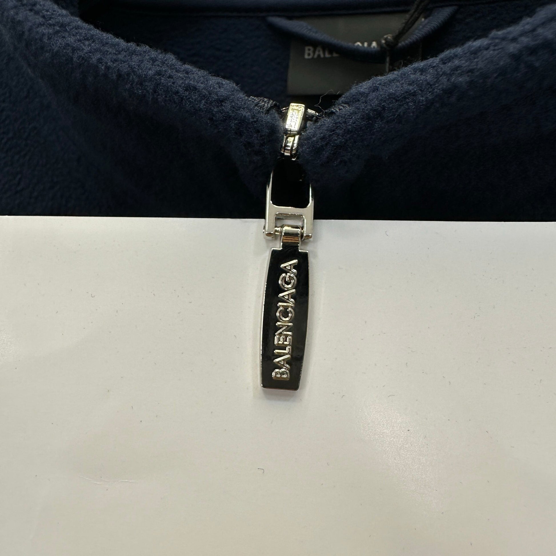 Balenciaga Exclusive Clothing - prezentare produs