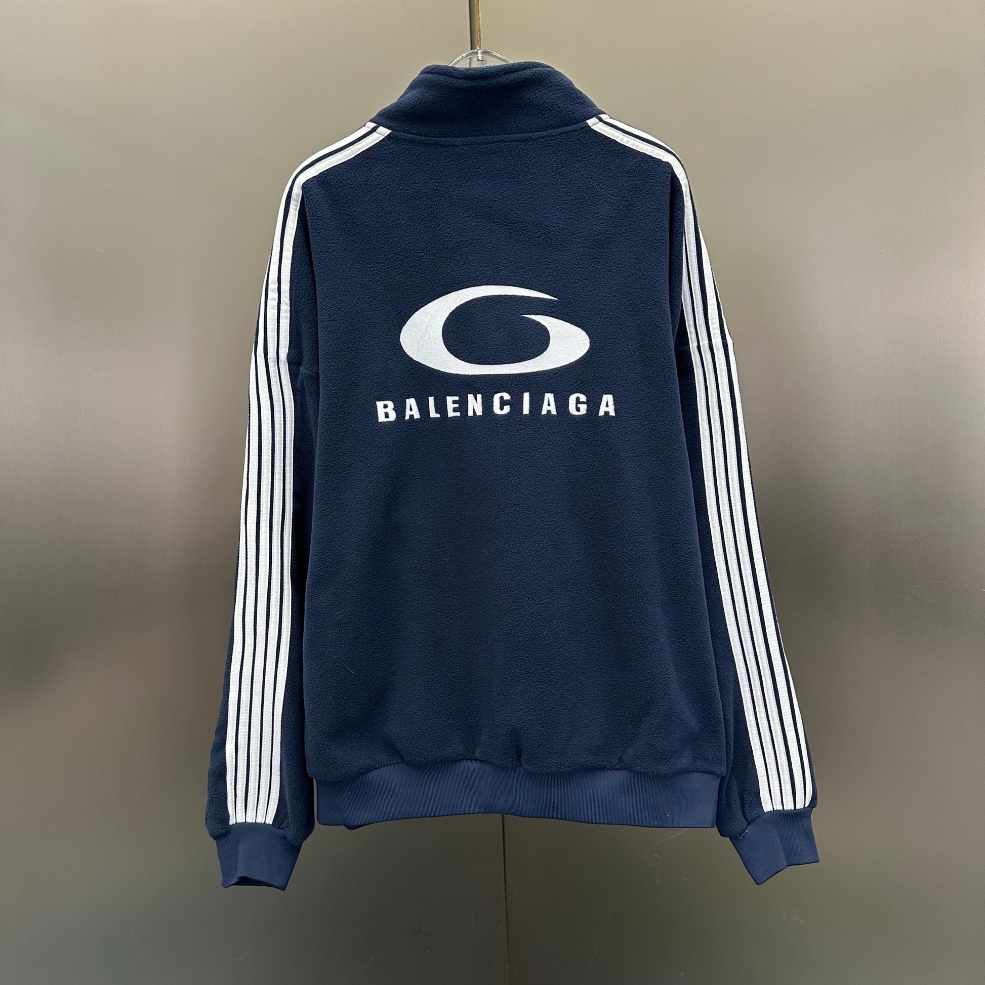 Balenciaga Exclusive Clothing - prezentare produs