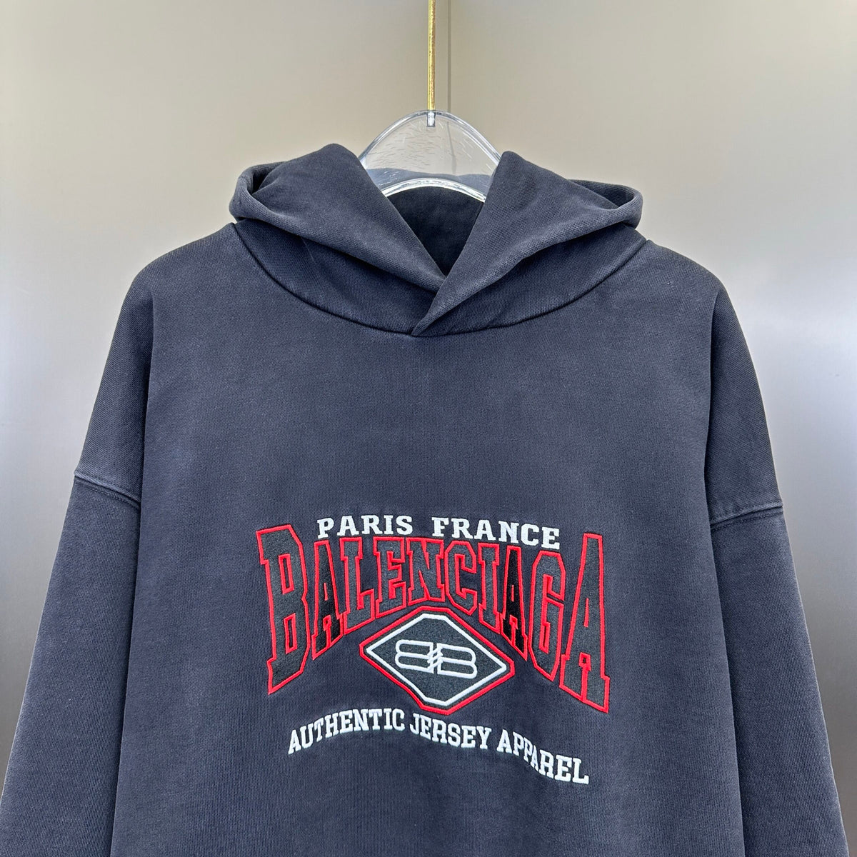Balenciaga Exclusive Clothing - prezentare produs