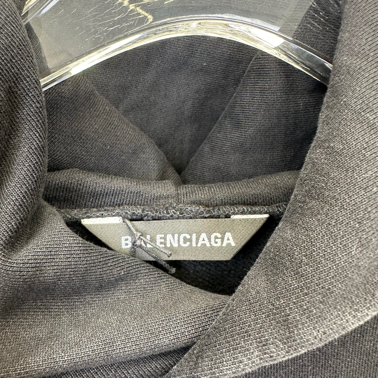 Balenciaga Exclusive Clothing - prezentare produs