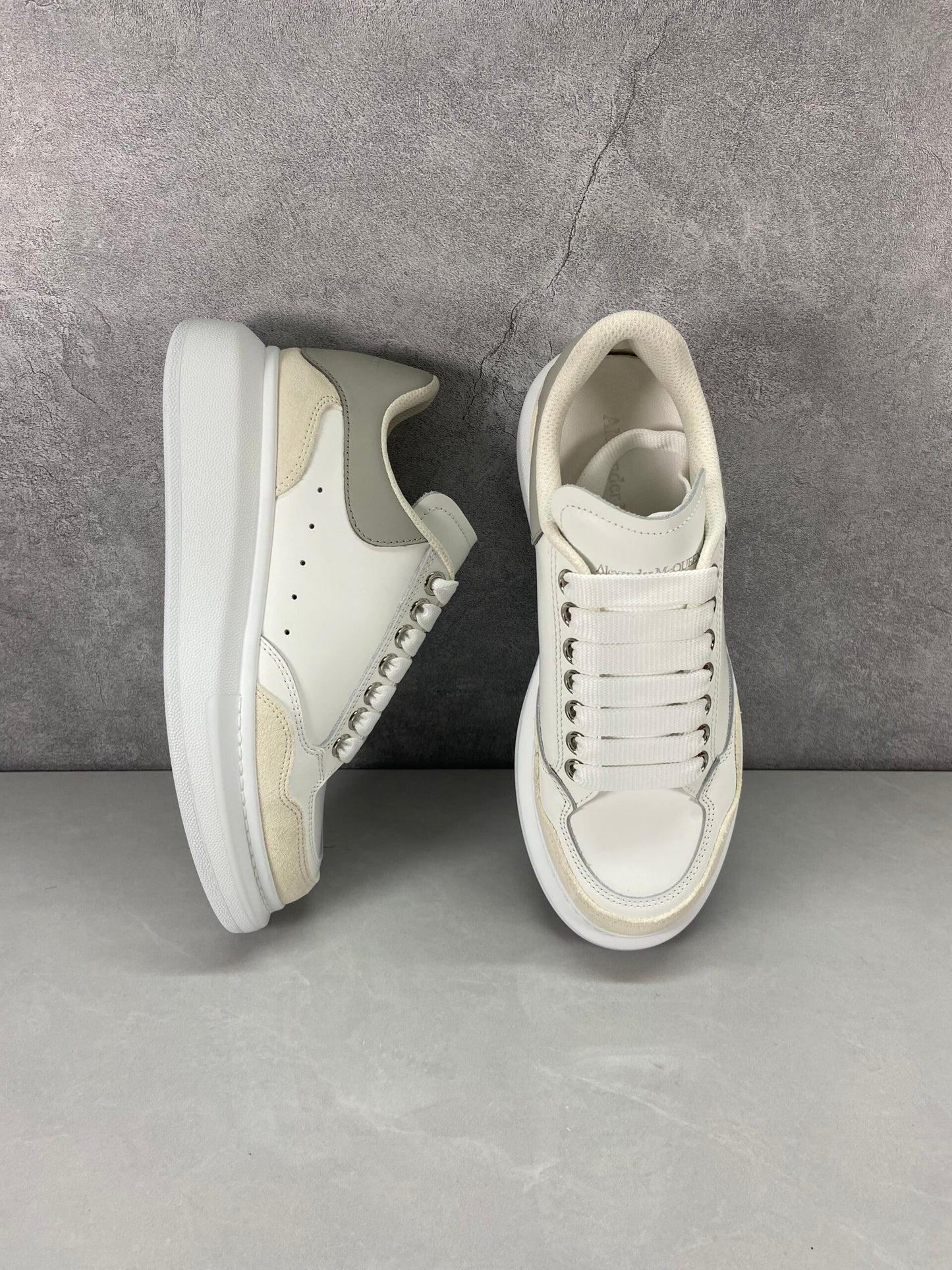 Alexander McQueen Crem Gri Alb - prezentare produs