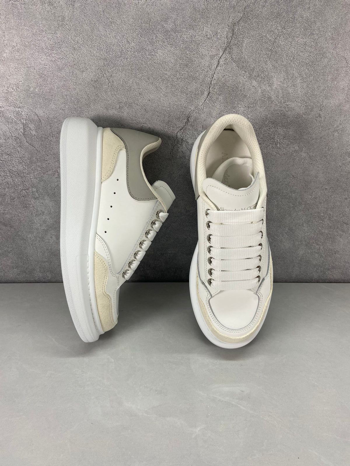 Alexander McQueen Crem Gri Alb - prezentare produs