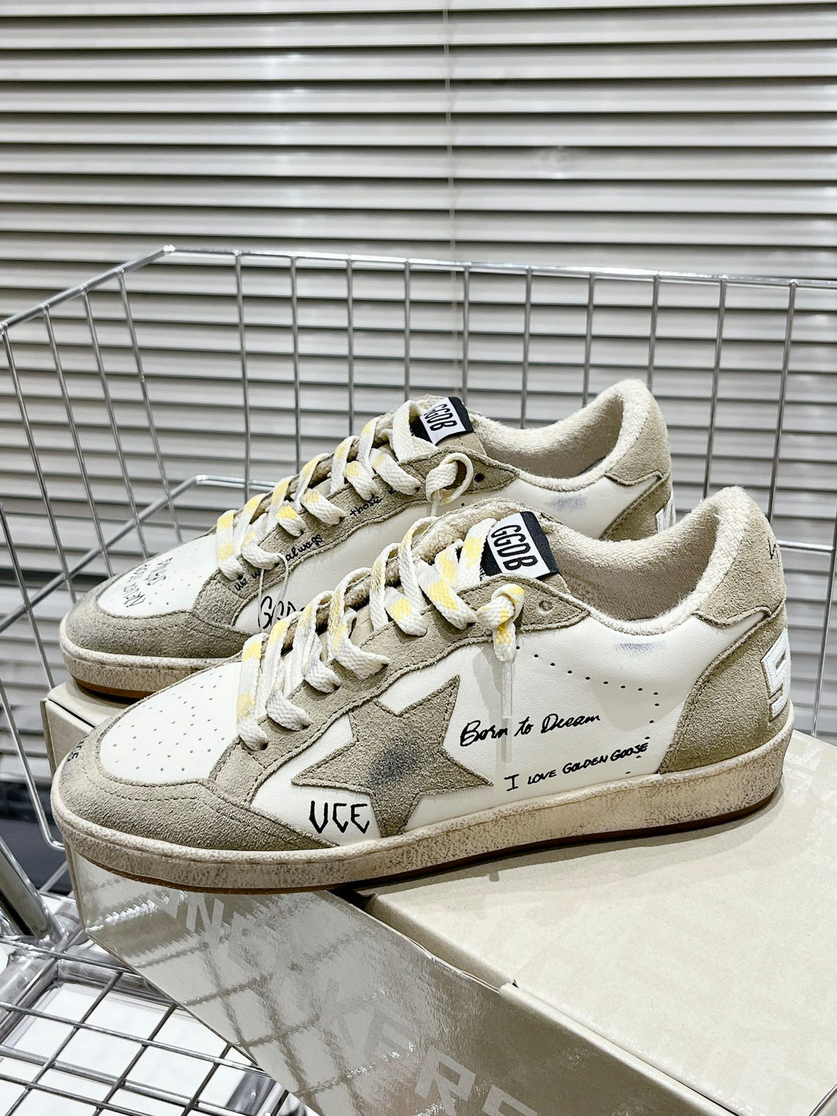 Golden Goose Deluxe G49 - prezentare produs