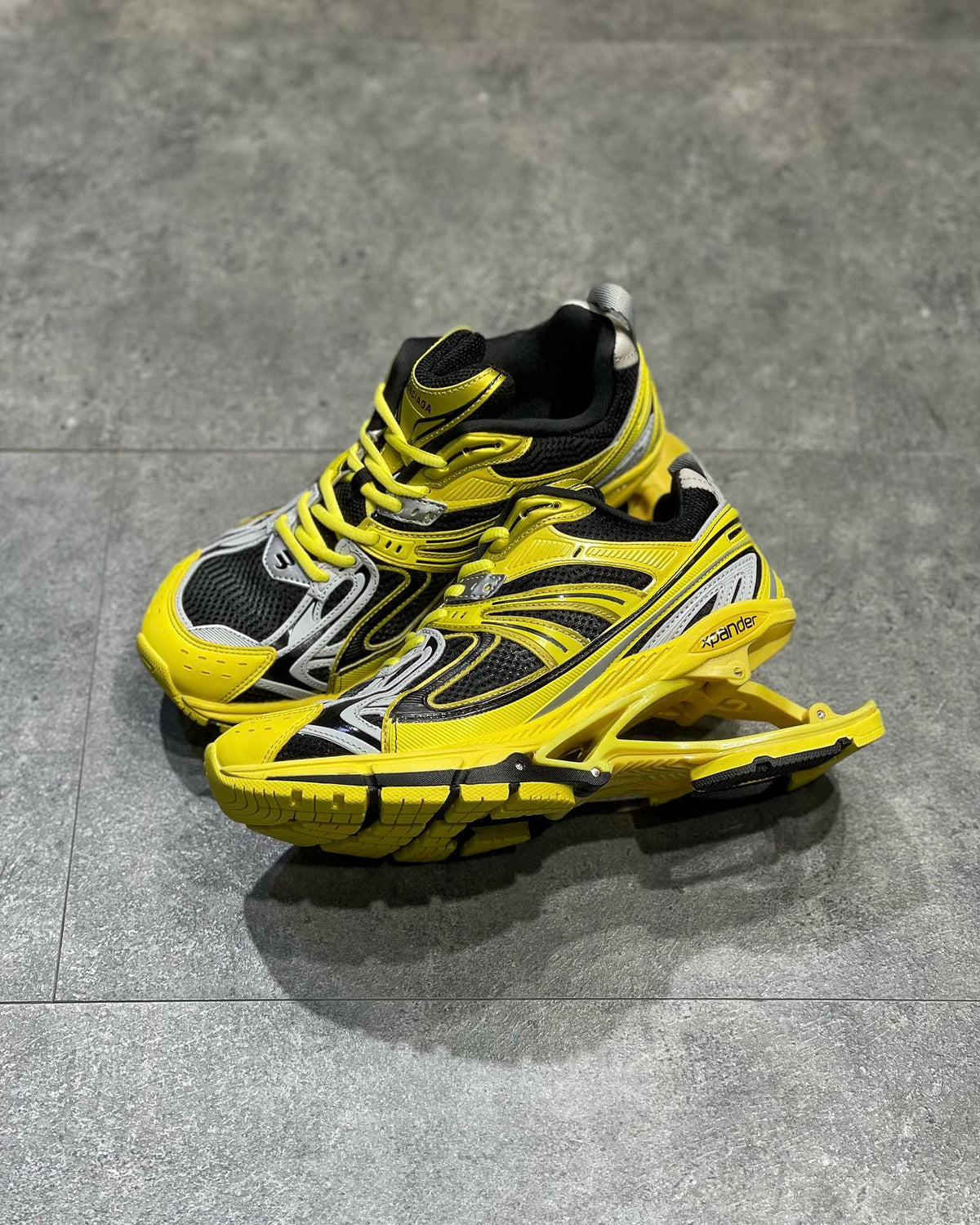 Balenciaga X Pande Galben - prezentare produs