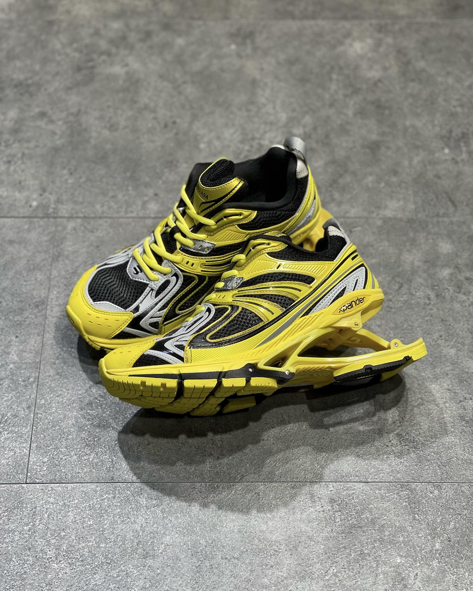 Balenciaga X Pande Galben - prezentare produs