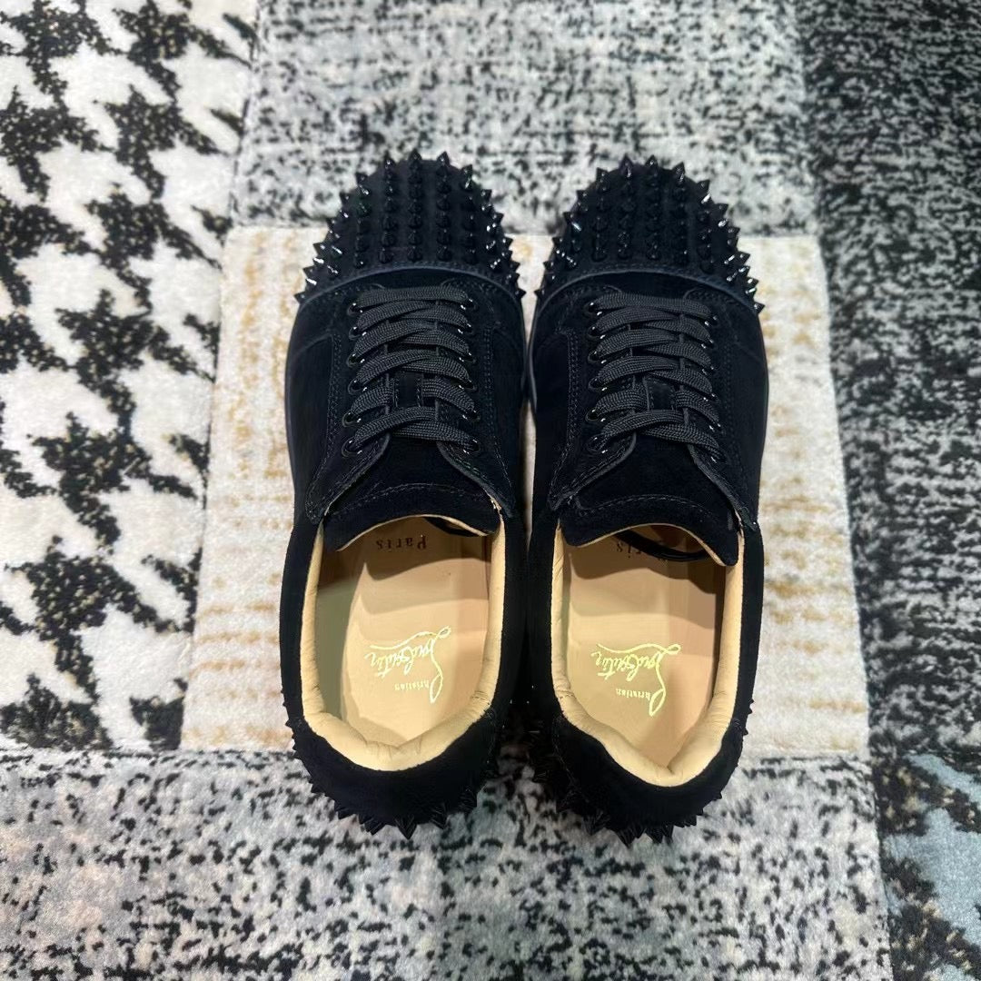 Christian Louboutin Negru Velvet Low Spikes - prezentare produs