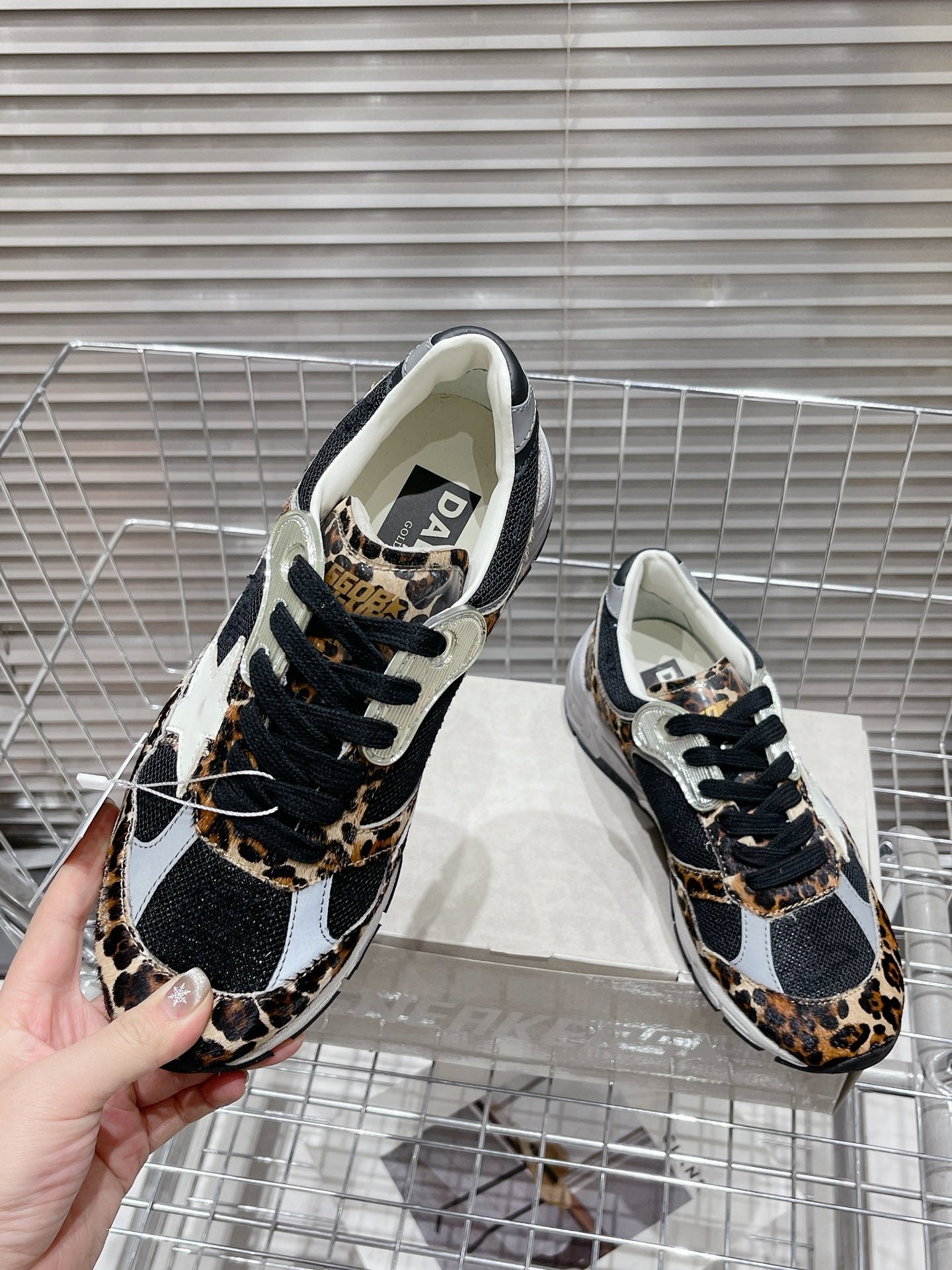 Golden Goose Deluxe G65 - prezentare produs