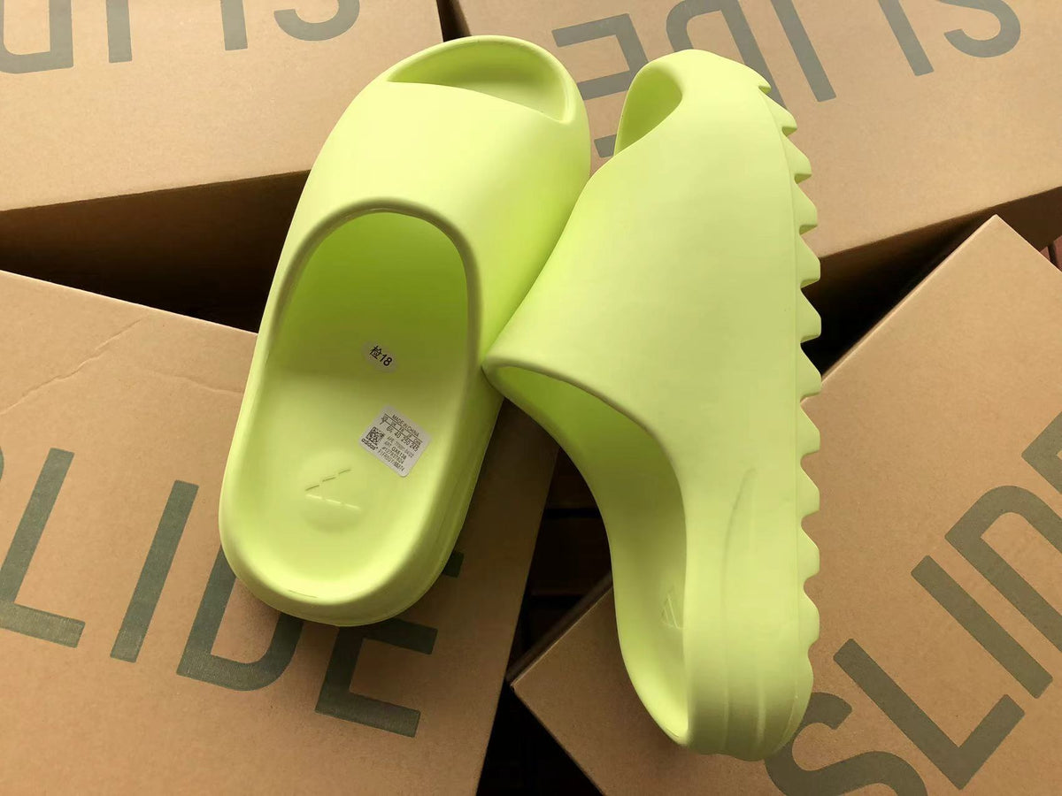 Adidas Yeezy Slapi Verde Neon - prezentare produs