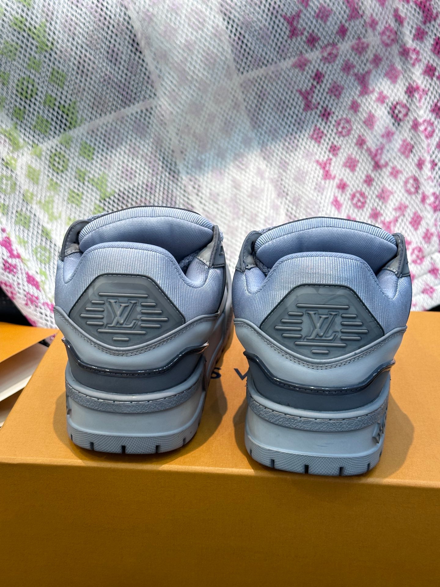 Louis Vuitton LV Trainers Maxi Washed Gri - prezentare produs