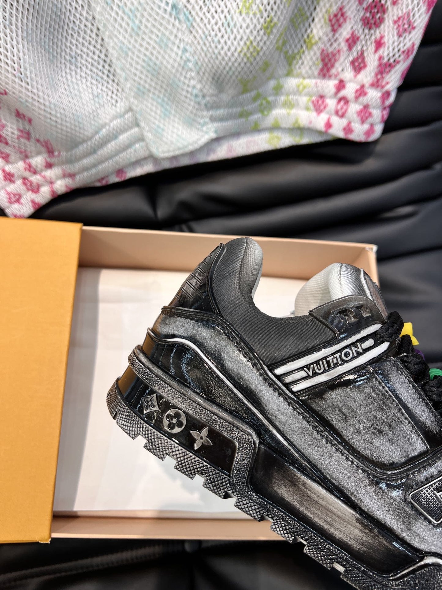 Louis Vuitton LV Trainers Maxi Negru Faded - prezentare produs