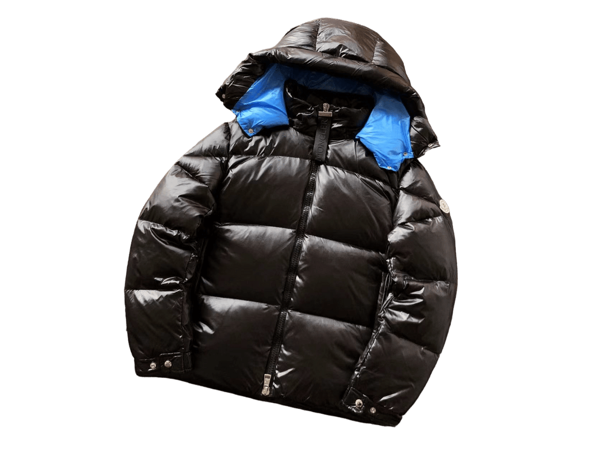 Moncler Geacă With Hood - prezentare produs