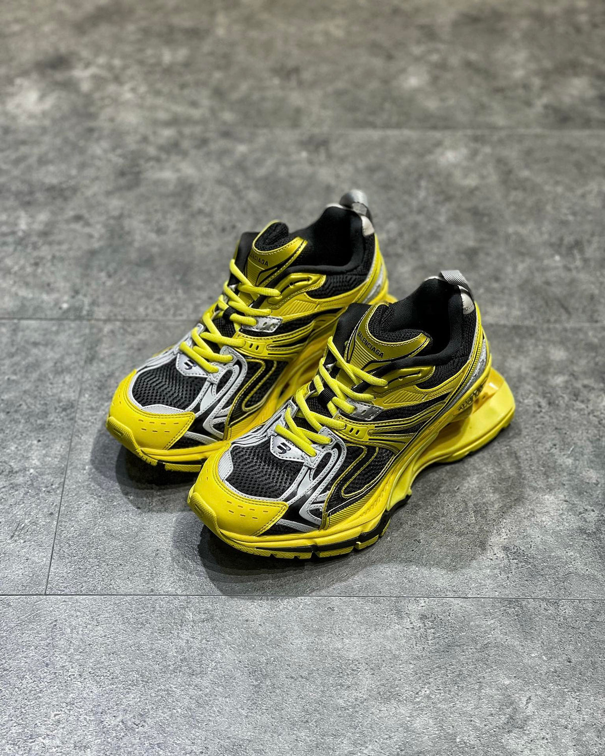 Balenciaga X Pande Galben - prezentare produs