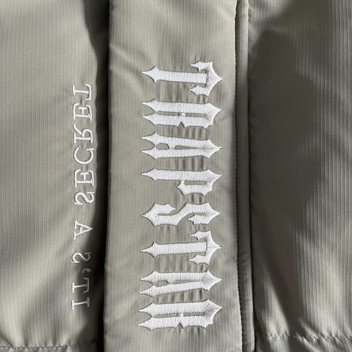 Trapstar Decoded Hooded Puffer Pantofi sport - prezentare produs