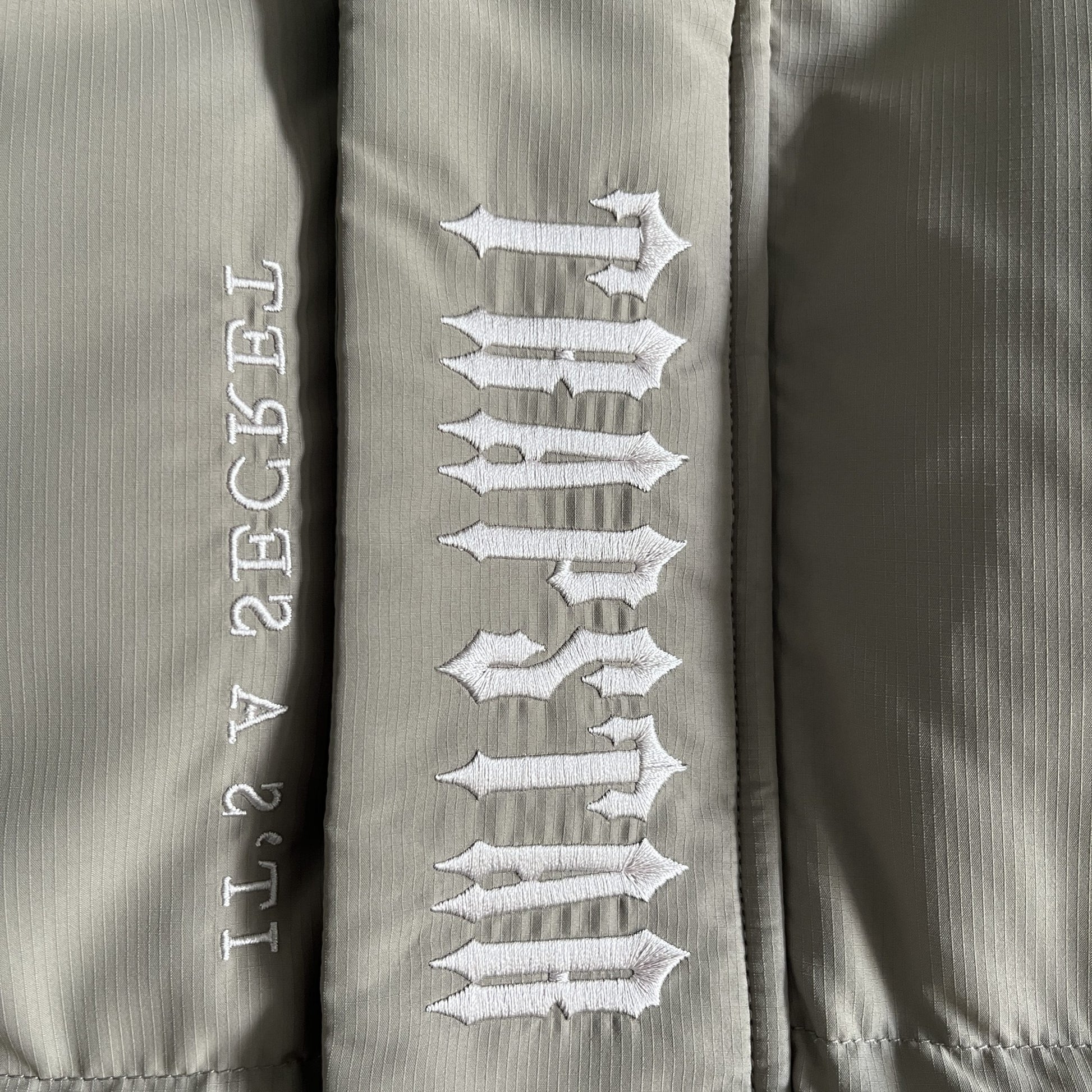 Trapstar Decoded Hooded Puffer Pantofi sport - prezentare produs