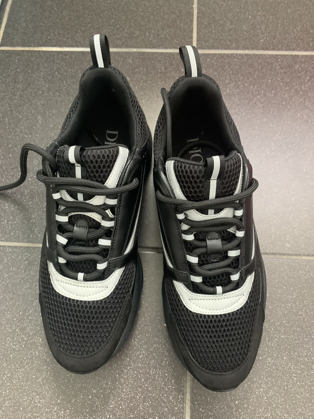 Dior B22 Negru - prezentare produs